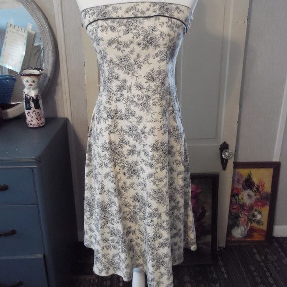 Just Choon Dresses & Skirts - 🍍Just Choon Cream & Navy Strapless Toile de Jouy